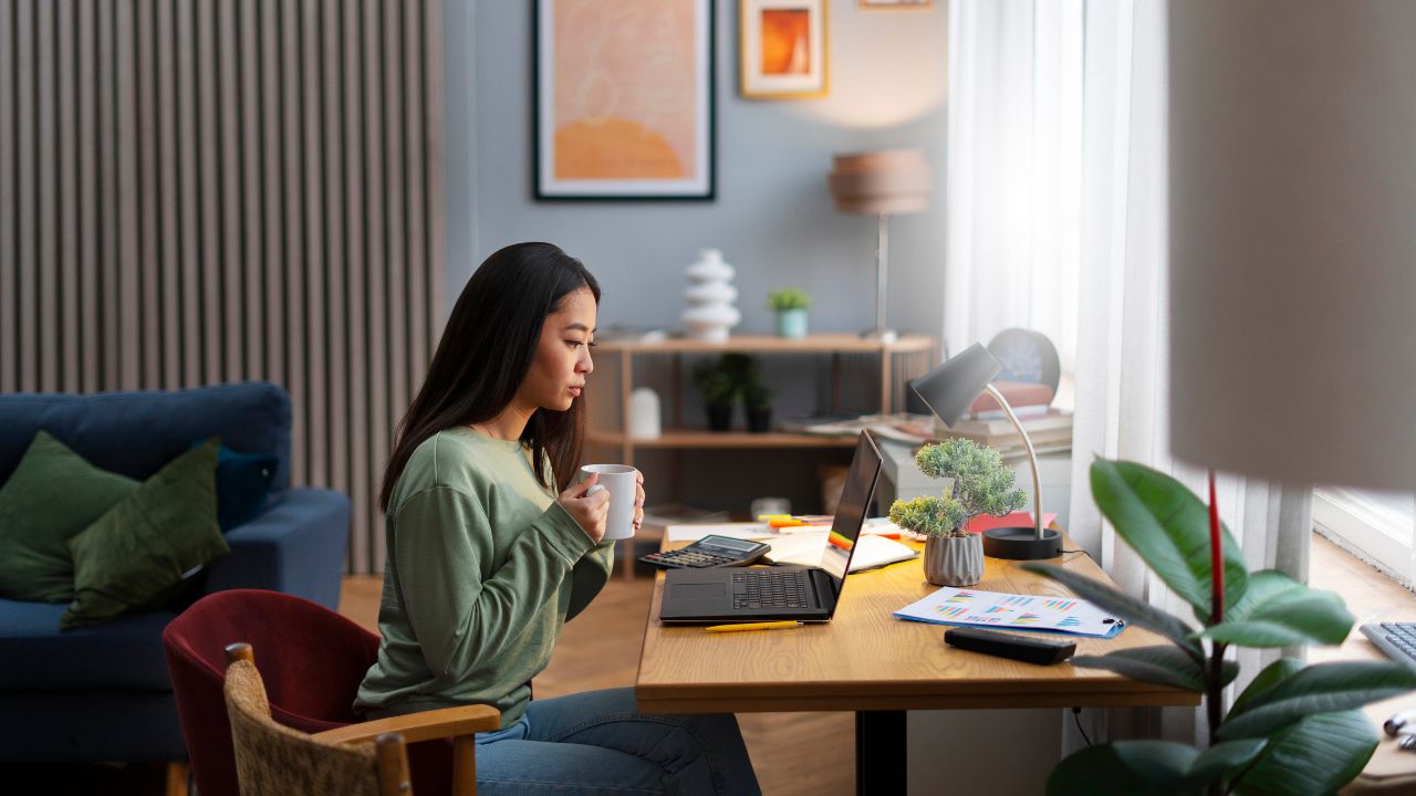 Best Online Business Ideas: घर बैठे बिना पैसे के शुरू कर दीजिये ये ऑनलाइन बिजनेस, होगी लाखों की कमाई 1 Best Online Business Ideas