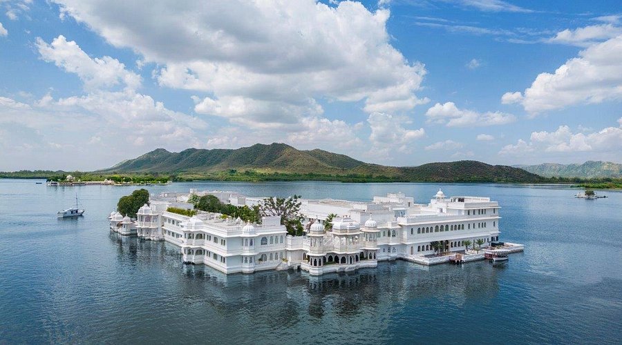 Best Hotels in Udaipur for a Memorable Stay in the City of Lakes 2 Best Hotels in Udaipur for a Memorable Stay in the City of Lakes